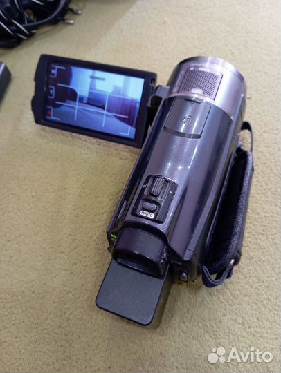 Видеокамера HDR CX550