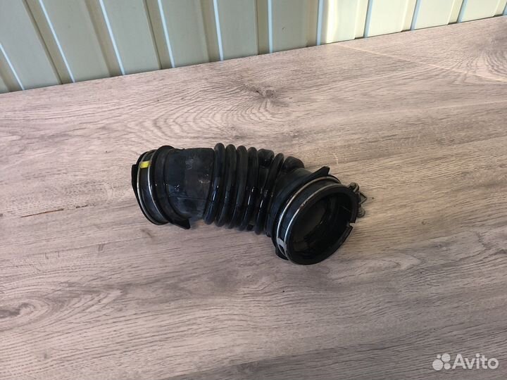 Патрубок воздушного фильтра toyota corolla е150