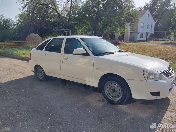 Priora 2 капот белый