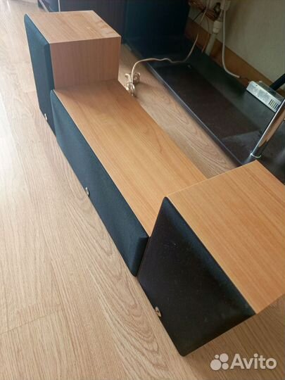 Акустические колонки с усилителем Hi -fi