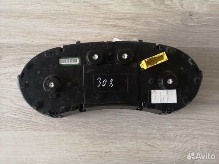 Щиток приборов Peugeot 308