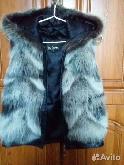 Меховая жилетка чернобурка