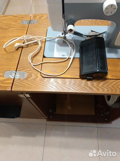 Швейная машина Чайка 142м