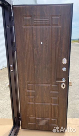 Дверь входная металлическая