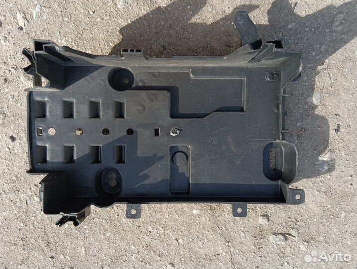 Шевроле Кобальт площадка под аккумулятор