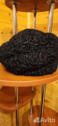 Шапка каракулевая женская