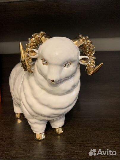 Фарфоровая статуэтка «барашек»