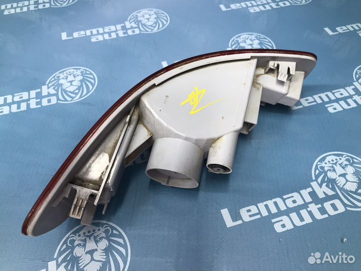 Фонарь задний в бампер правый Mitsubishi Outlander