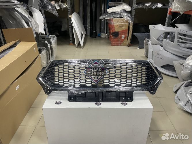 Решетка радиатора штатная Haval F7 / F7x Новая Сер