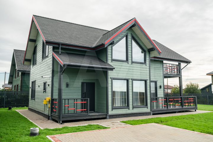 Дом 210 м² на участке 7,4 сот.