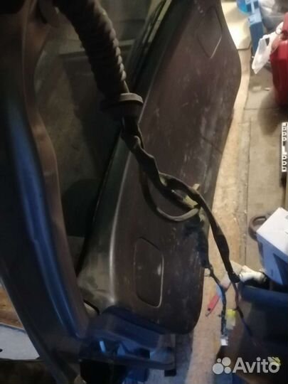 Задняя дверь Nissan wingroad