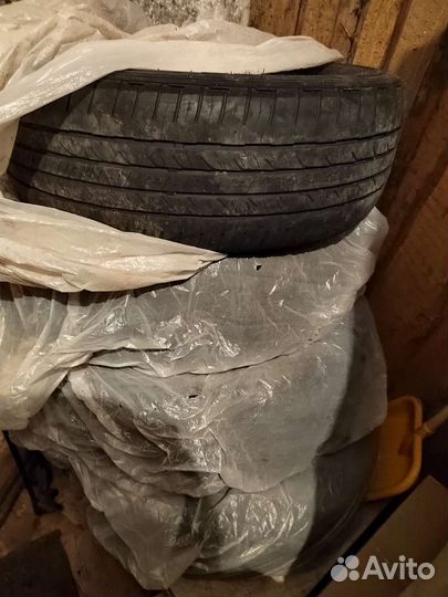 Bridgestone Dueler H/T 215/60 R17