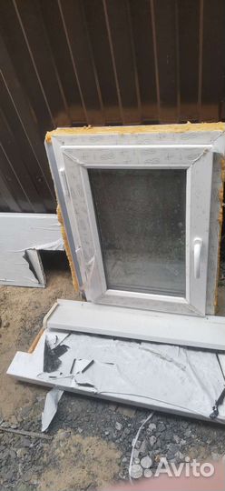 Пластиковое окно и подоконники с отливом