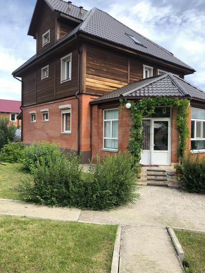 Коттедж 330 м² на участке 20 сот.