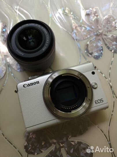 Canon EOS M100