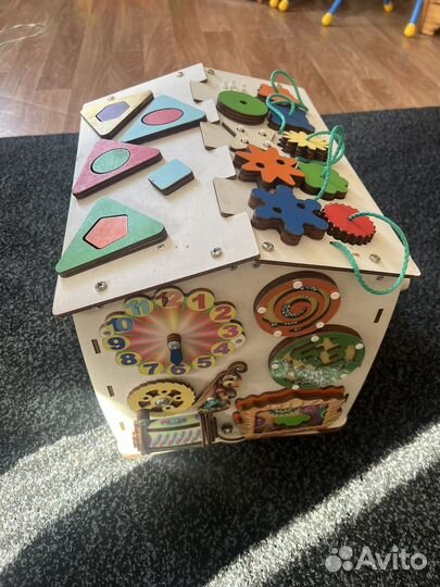 Бизиборд домик