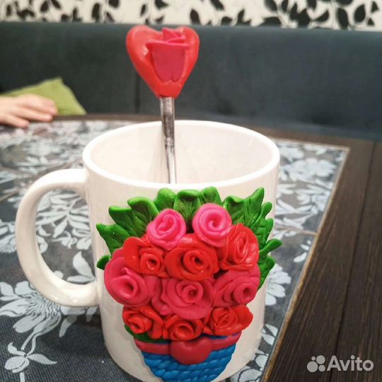 Кружка с декором из полимерной глины