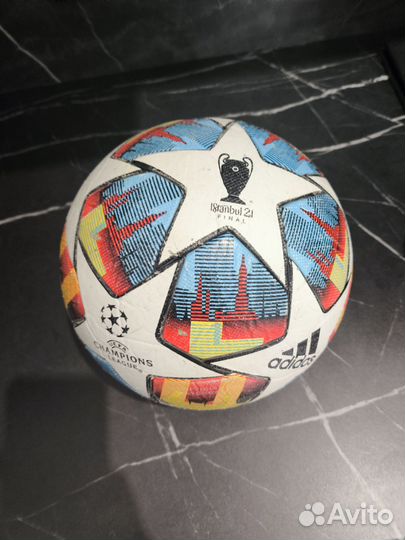 Футбольный мяч adidas лига чемпионов