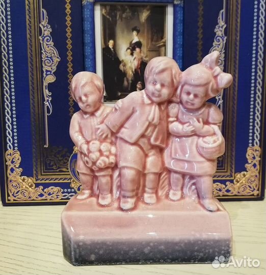 Статуэтка фаянсовая дети Европа (редкое клеймо)