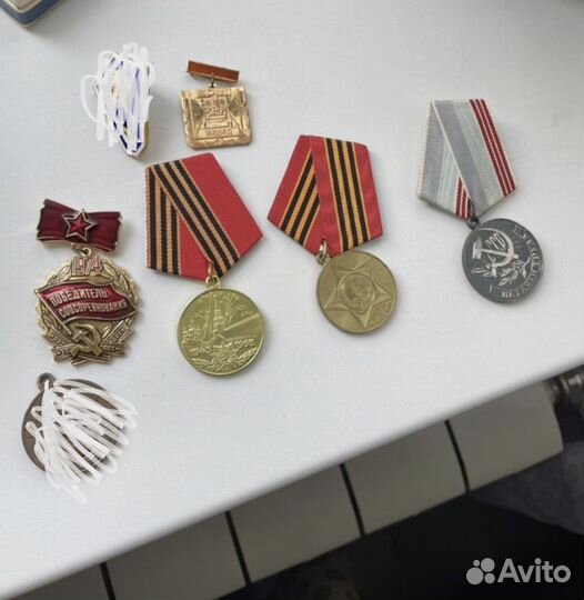 Жетоны и значки