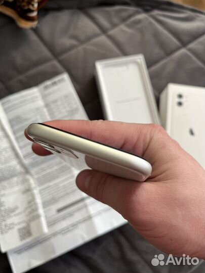 iPhone 11, 64 ГБ