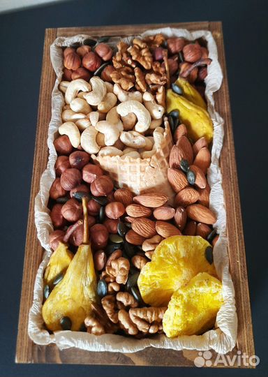 Бокс из орехов и сухофруктов в наличии и под заказ