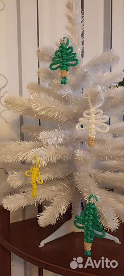 Ёлочка, стрекоза на ёлку