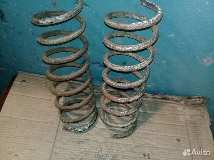 Пружина задняя Nissan AD Y10 1997г