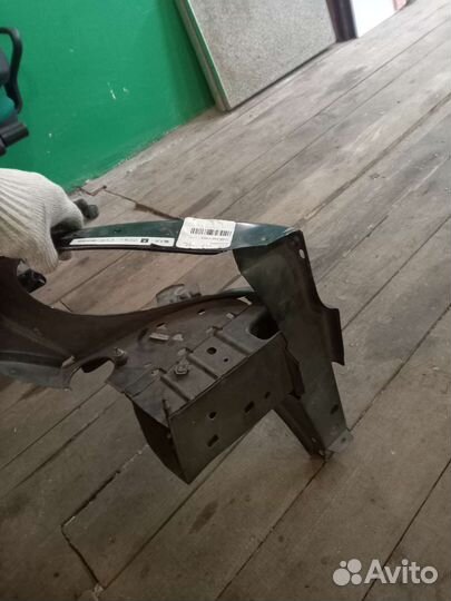 Рамка фары (телевизор) левая peugeot 206