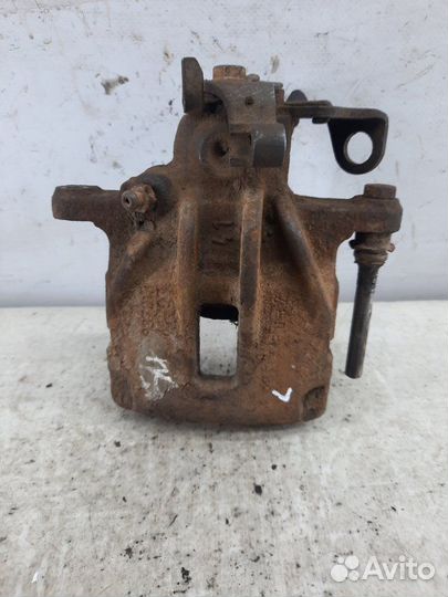 Суппорт тормозной задний левый Opel Vivaro минивэн