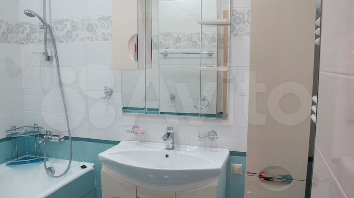 2-к. квартира, 63 м², 13/25 эт.