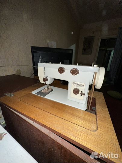 Швейная машинка 143 бу