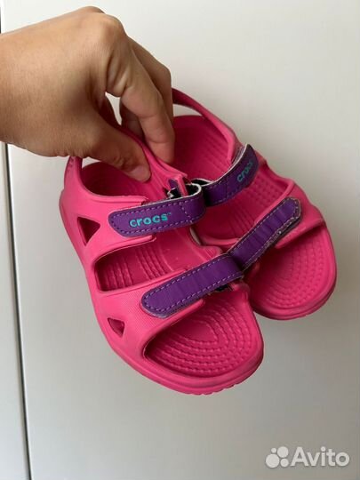 Босоножки и сандалии для девочки crocs c8