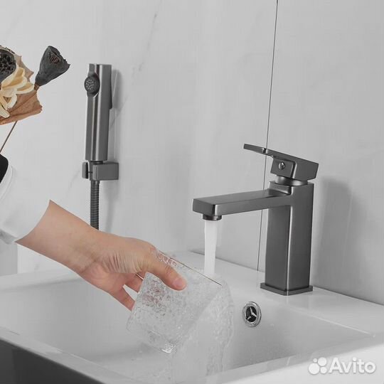 Смеситель для раковины с гигиеническим душем Shevanik S8271T, оружейная сталь