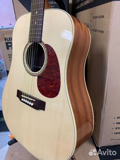 Акустическая гитара Hora. Segada SM50.Новая