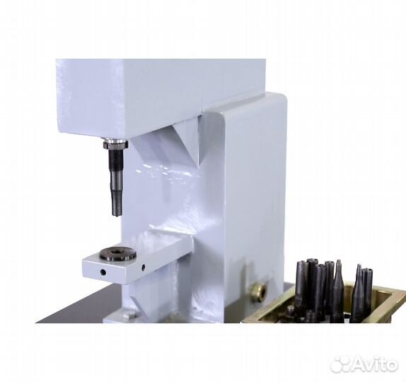 Станок для наклепки накладок на тормозные колодки