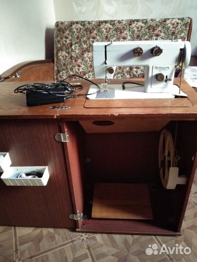 Продам швейную машинку