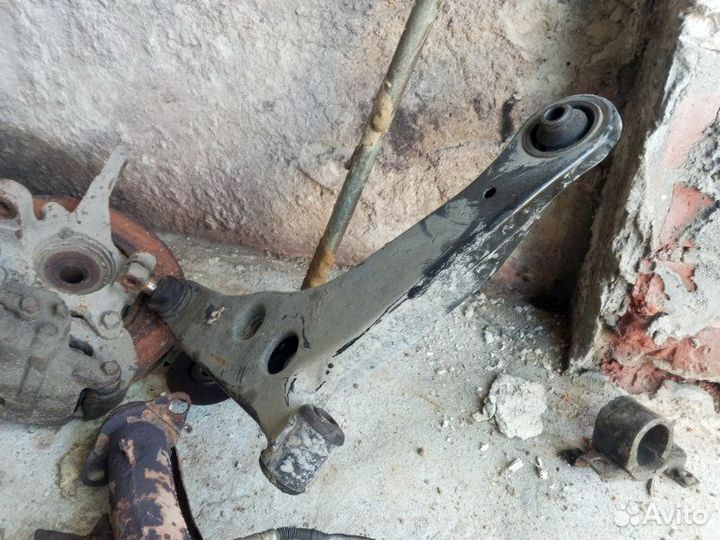 Рычаг подвески нижний передний правый Mitsubishi