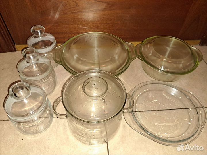 Кастрюля жаропрочная, крышка, банки