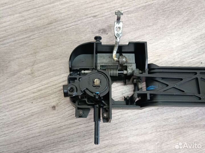 Кронштейн ручки передней левой fusion fiesta mk5