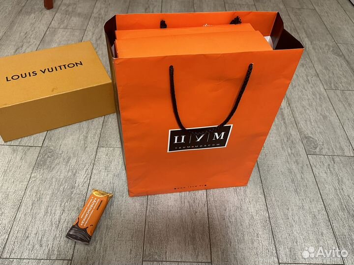 Коробка и пакет цум