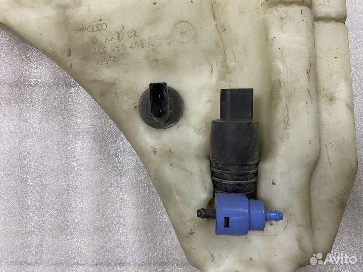 Бачок омывателя Ауди Ку7 4Л