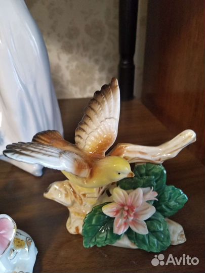 Фарфоровые статуэтки девочки, и слоники