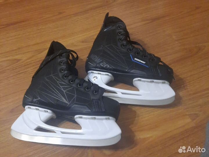 Хоккейные коньки