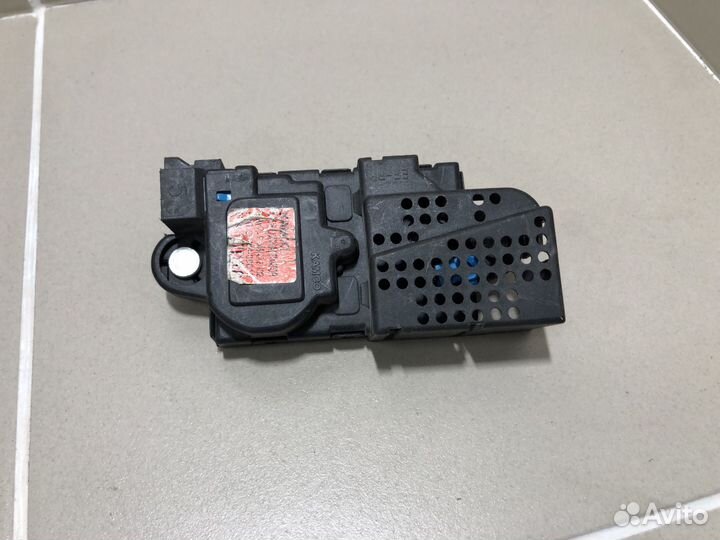 Активатор замка двери задней правой Hyundai Sonata