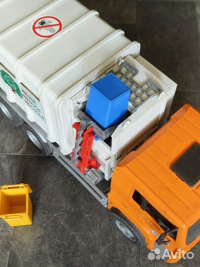 Мусоровоз Bruder MAN