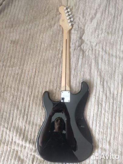 Fender Squier Bullet Stratocaster HSS + Boss OS-2