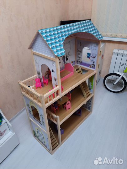 Большой кукольный домик