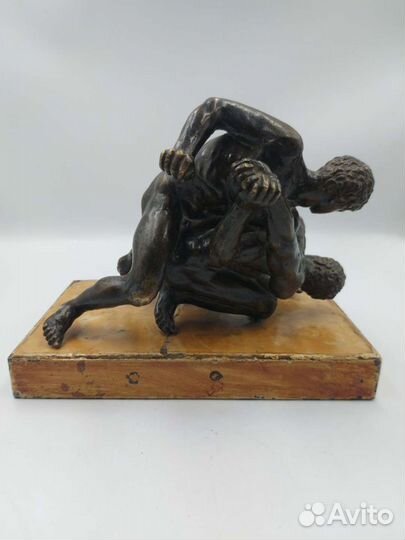 Антикварная бронзовая скульптура греческие борцы