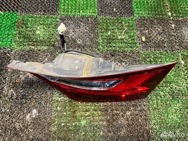 Фонарь в крышку багажника правый Lexus Gs 4